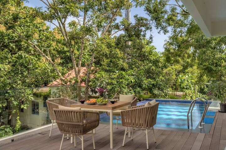 Pool: Swimming pool