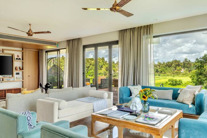 Rooms: Living area