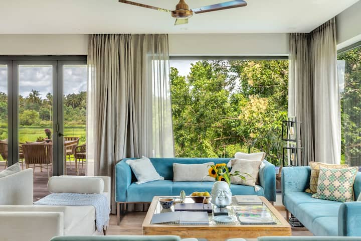 Rooms: Living room