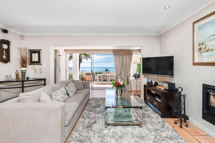 Atlantic Sunsets Camps Bay Villa with Ocean Views gallery image 3
