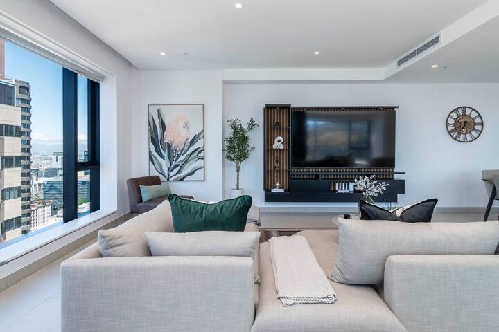 City Views and Luxury Cape Town Penthouse Living gallery image 5