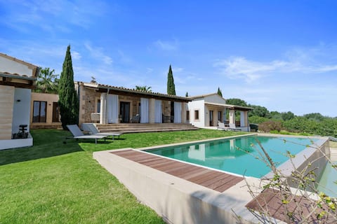 Luxury Finca: Infinity Pool and Magnificent Views