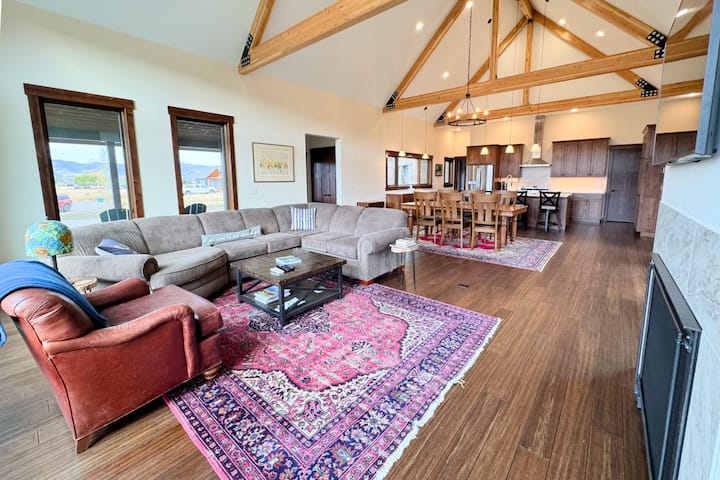 Luxury Mountain Family Home w/Hot Tub - Houses for Rent in Victor ...
