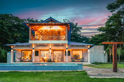Beachfront Villa with Pool at the Heart of Venao