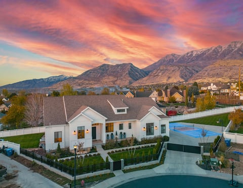 Luxe Group Retreat w/Spa + Gym & Pickleball