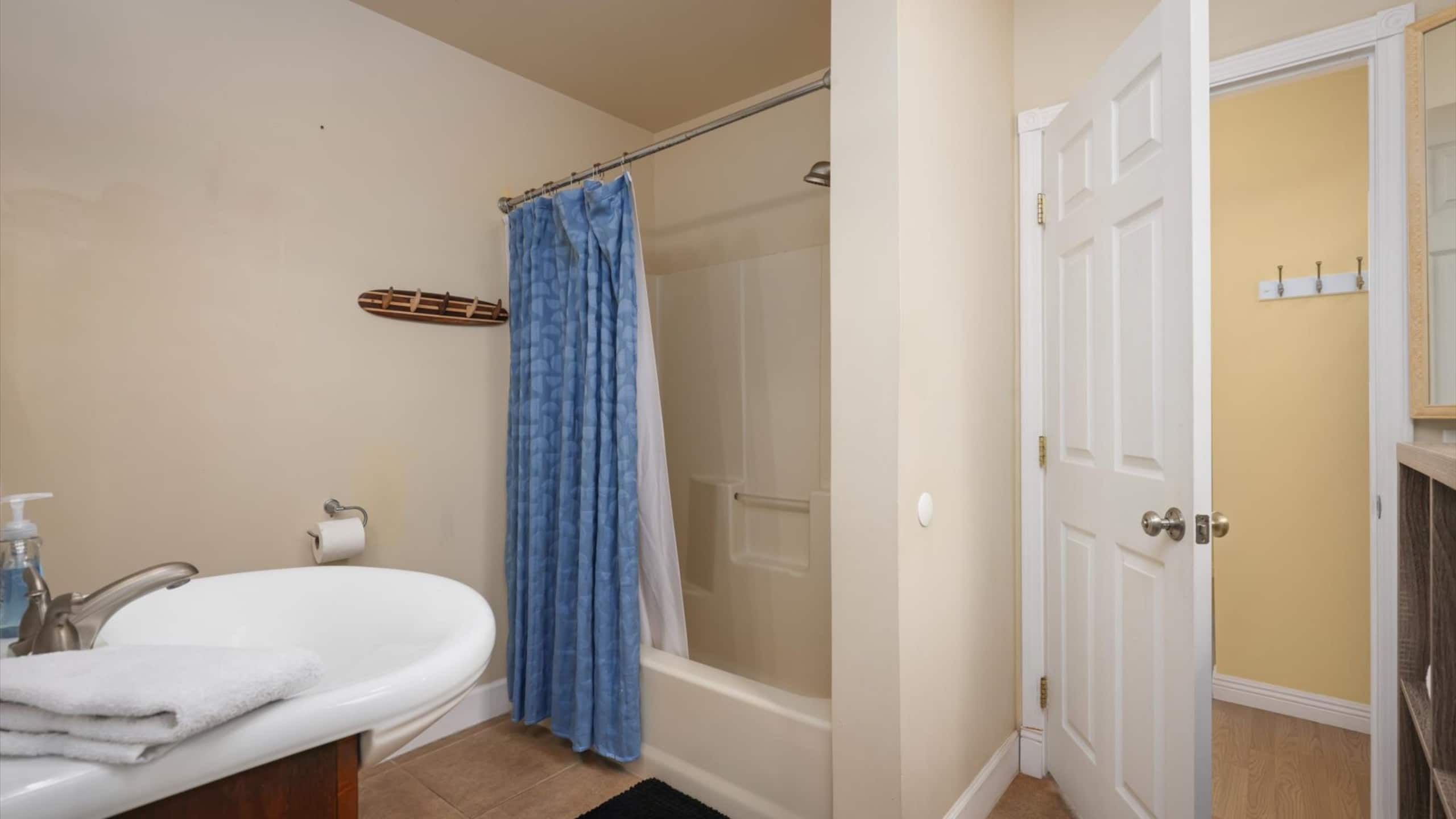 Home in Kailua-Kona · ★4.73 · 3 bedrooms · 5 beds · 3 shared baths - Image 18
