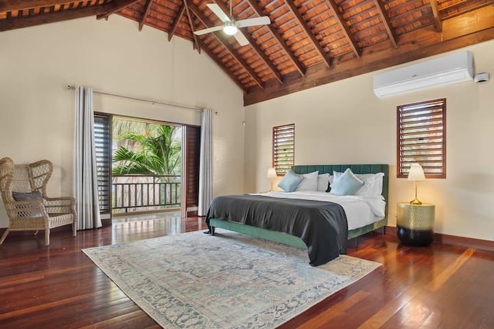 Hospitality Expert Rose Hall: 5BR, Pool, Beach - Villas for Rent