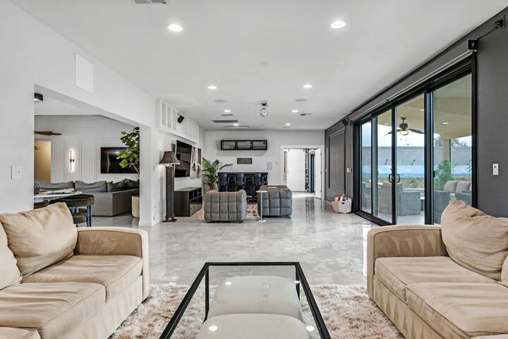 Luxury 6BR Vegas Villa | Pool & Spa • Near Strip gallery image 5