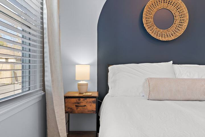 6BR Scandi Hōm|3min Walk To Lake|Free Parking gallery image 5