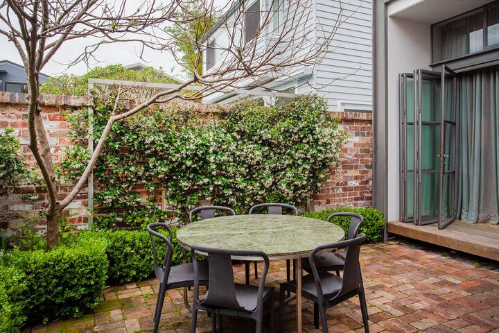 Secret Garden City Oasis gallery image 5