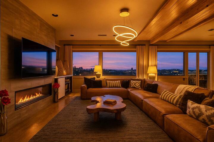 Luxury Skyline Mansion: Pool, Hot Tub & Game Room! gallery image 4