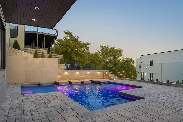 Luxury Skyline Mansion: Pool, Hot Tub & Game Room! gallery image 5