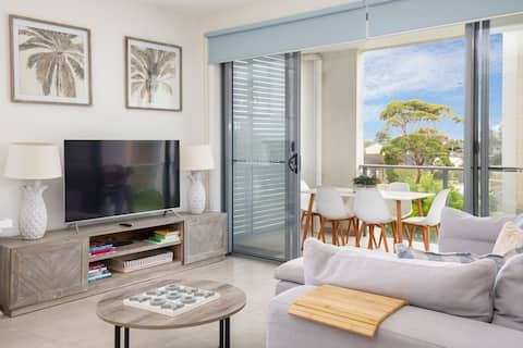 Sunlit Family Retreat - 500m to Beach