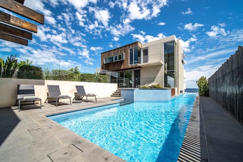 180° Beach Front Views, Infinity Pool