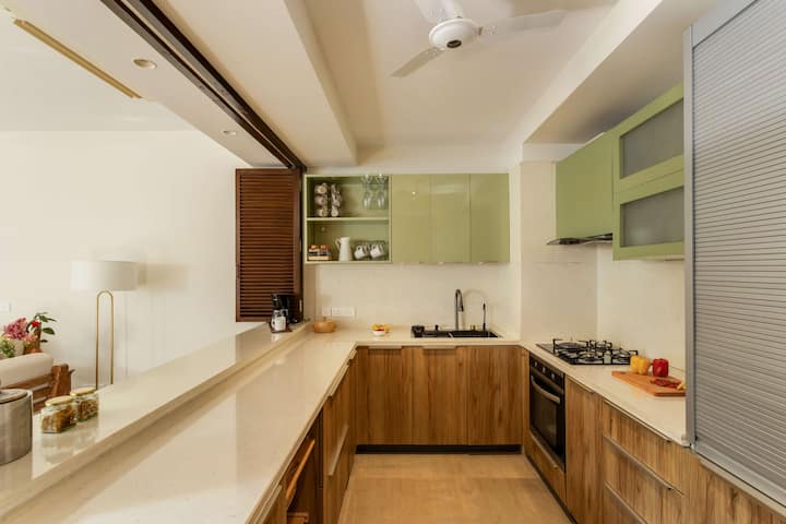 Full kitchen image 2