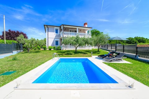 Popular Airbnb listing: Purple Sky by Briskva in Stranići Kod Nove Vasi