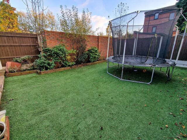 4 Bed Home in Altrincham by City SuperHost gallery image 3