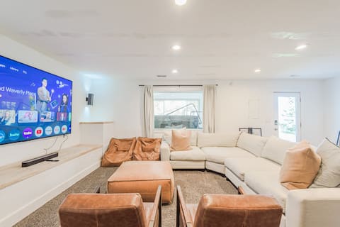 Orem Mountain View Estate | Theater & Private Hot