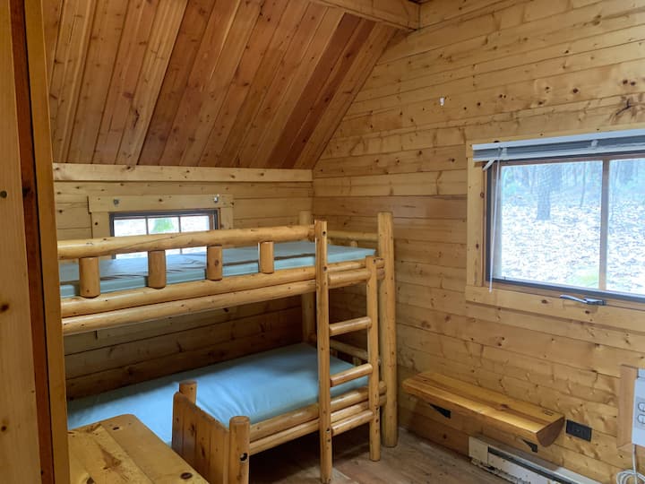 Tipos de cama: 2 beliches de solteiro 

Por favor, traga lençóis e toalhas