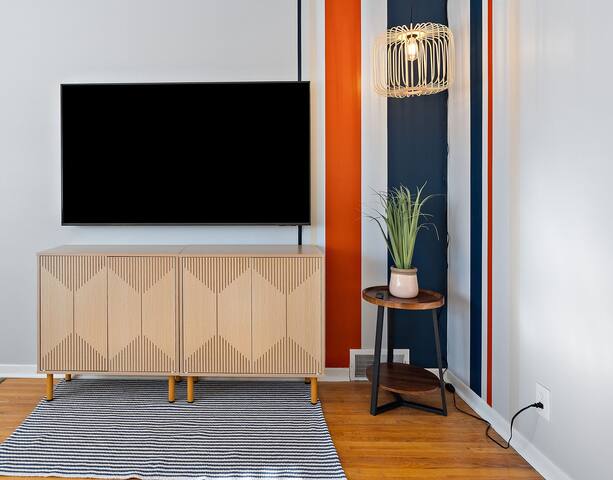 Sleek Scandi 4BR|Free Parking gallery image 3