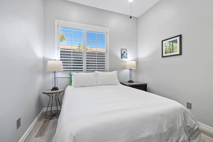 This room is filled with beautiful natural light and features a comfortable queen-sized bed with an adjustable base, offering both relaxation and flexibility.