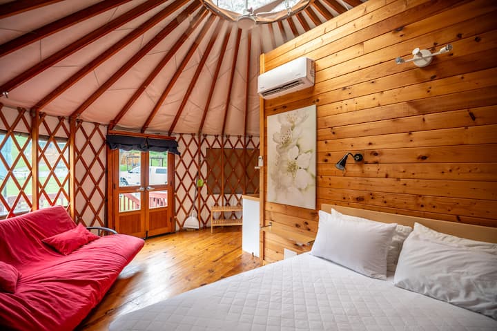 Yurts - King Bed - Luray, VA