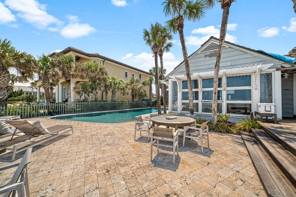 The Driftwood Retreat | Team Joseph Ellen - Houses for Rent in