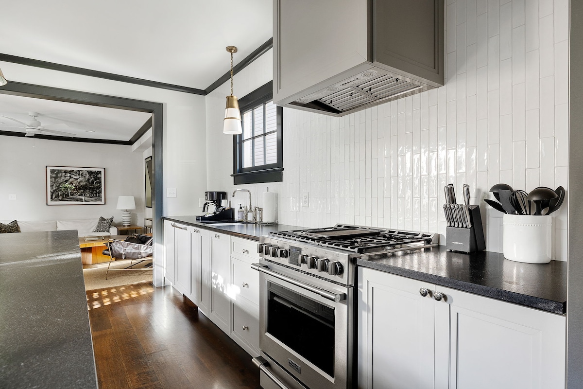Rainbow Row House — view 3
