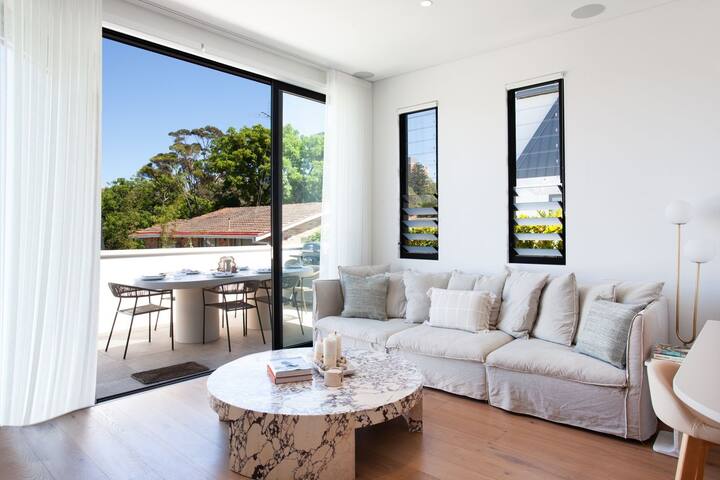 Coogee Contemporary Casa Penthouse IH gallery image 4