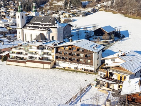 Beliebte Airbnb-Anzeige: Cosy apartment 600m from the ski lift in Brixen Im Thale