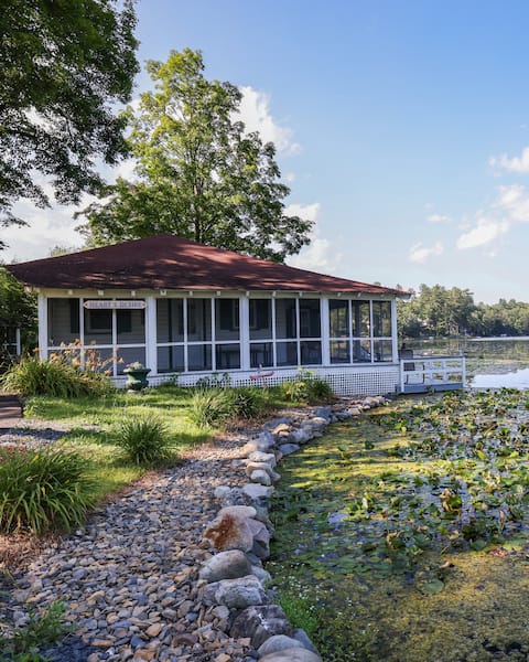 Heart's Desire, Cottage with stunning lake views