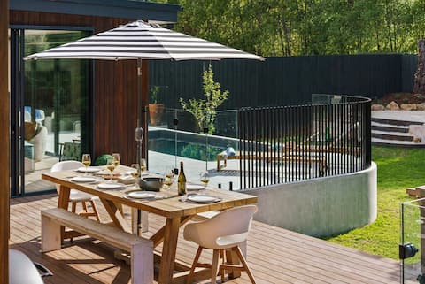 Top Airbnb: Hiraeth - Pool, Spa, Beach & Village in Mount Martha