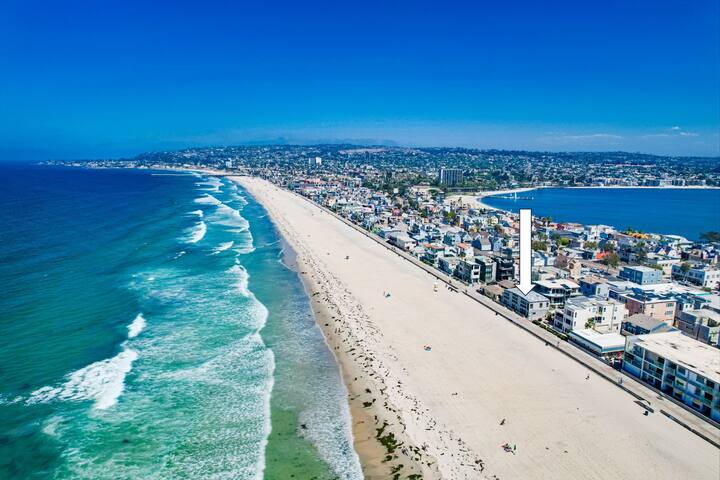 60′ of Ocean Front • 2 Levels • AC • 3 Townhomes gallery image 2