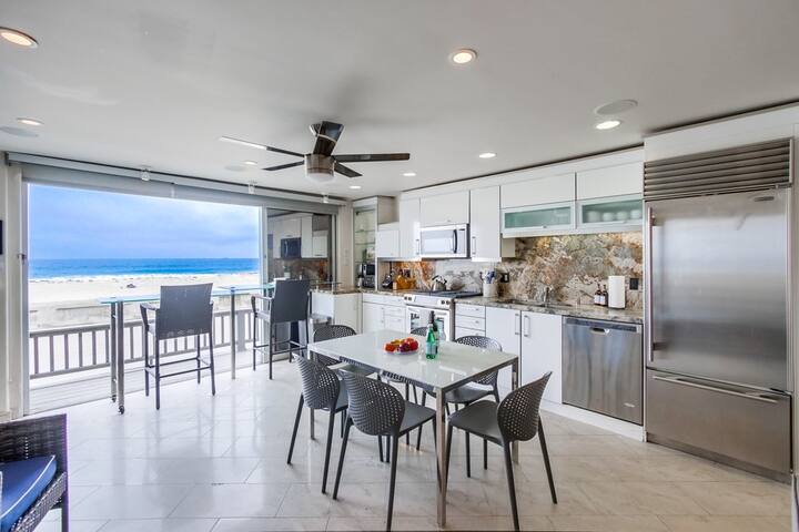 60′ of Ocean Front • 2 Levels • AC • 3 Townhomes gallery image 4