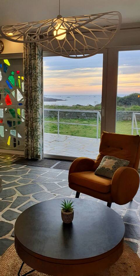 Sea View House “Les Moinillons”