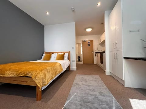 Top performing Airbnb: Chic Studios in Central Nottingham in Hyson Green & Arboretum