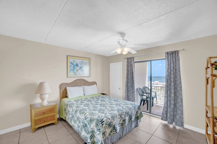 Ძირითადი საძინებელი აივანზე წვდომით