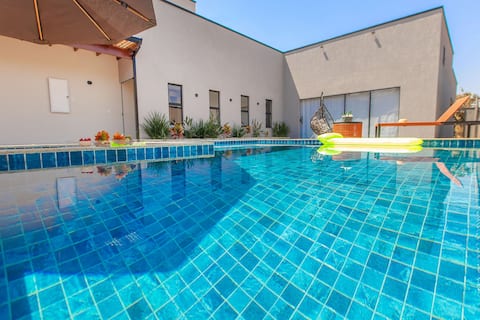 Newly Built Luxurious House with Pool and Hydro
