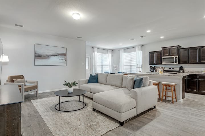 A Modern Oasis with All the Comforts of Home!