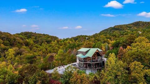 New! Incredible 6BR w/Views*Hot Tub*Games*Privacy!