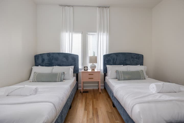 Two full beds - The Pink Stetson - Nashville, TN