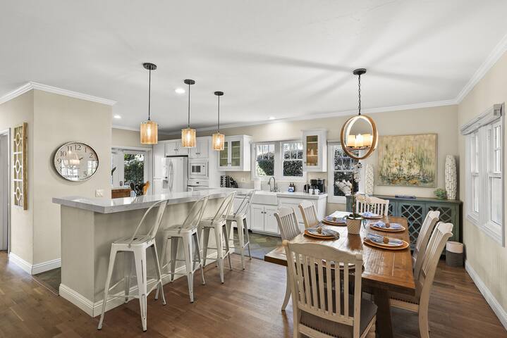 La Jolla Cottage Backyard Oasis & Walk to Village! gallery image 4