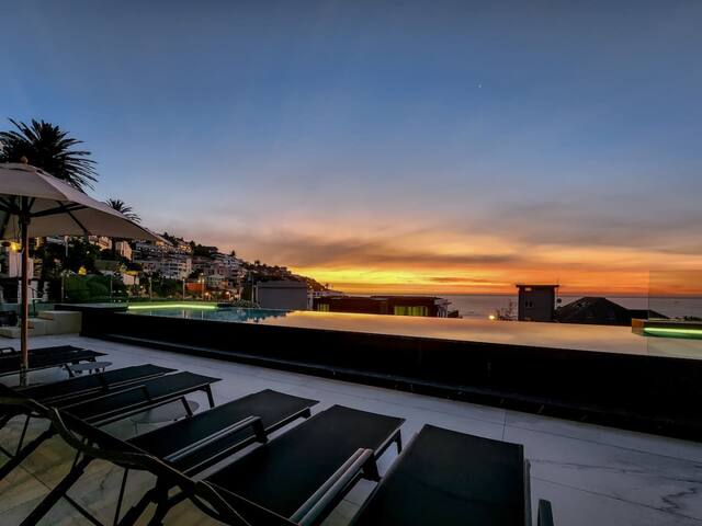 Exquisite luxury In Bantry Bay With Pool gallery image 4