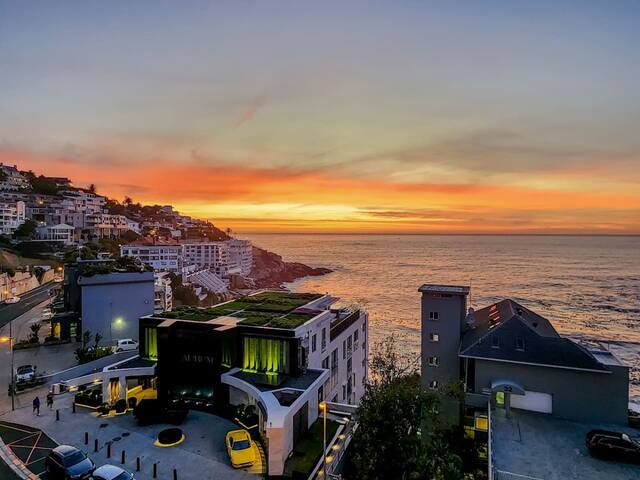 Exquisite luxury In Bantry Bay With Pool gallery image 2