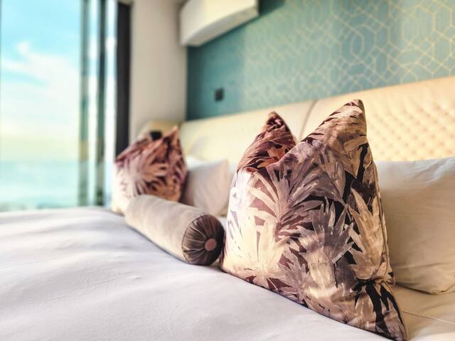 Exquisite luxury In Bantry Bay With Pool gallery image 3