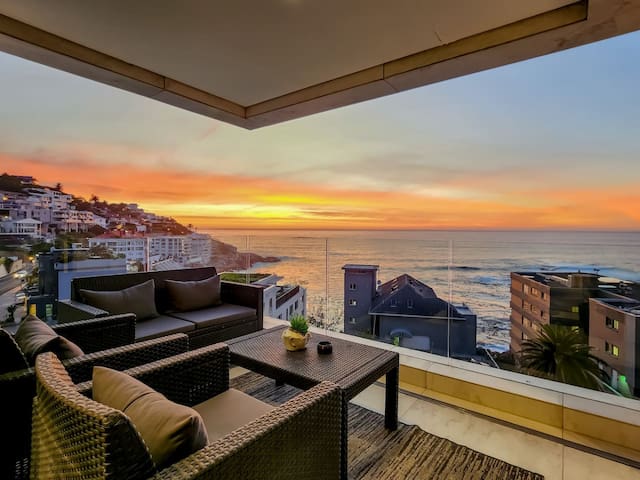 Exquisite luxury In Bantry Bay With Pool
