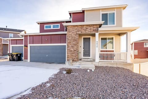 Newly Built 4BR Spacious Retreat in Peyton