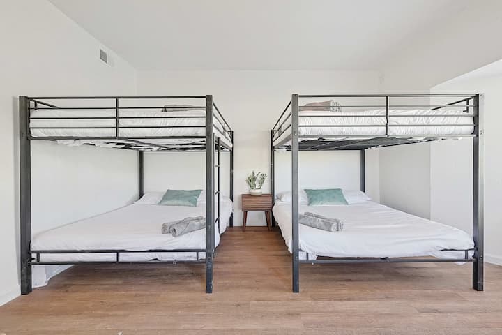 Მეორე საძინებელი ორი ორსართულიანი საწოლით