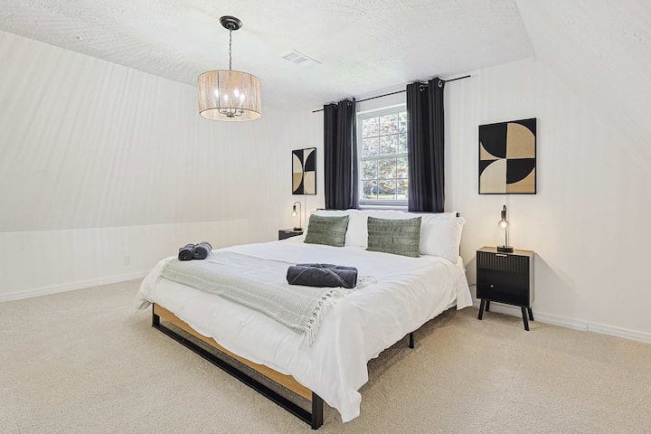 Მეექვსე საძინებელი დიდი ზომის საწოლით