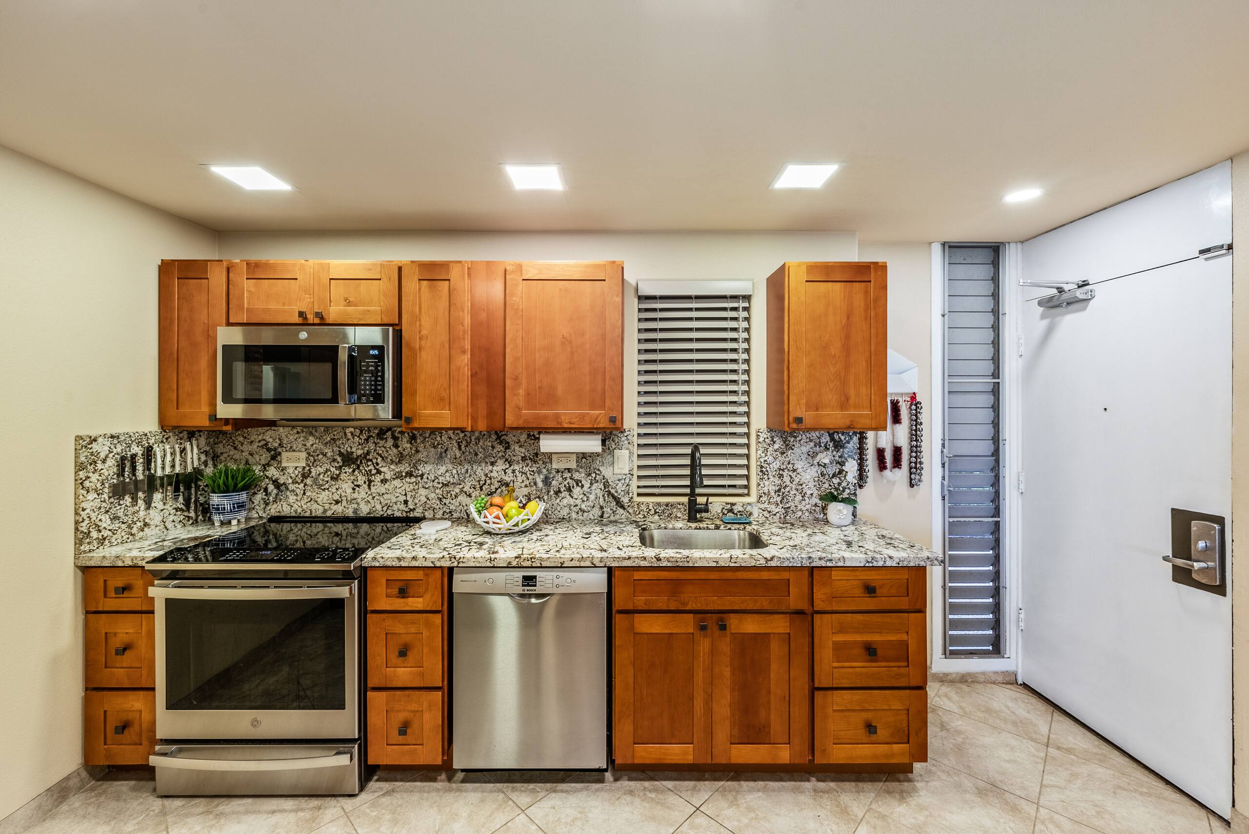 Condo in Lahaina · ★5.0 · 1 bedroom · 2 beds · 1 bath - Image 9